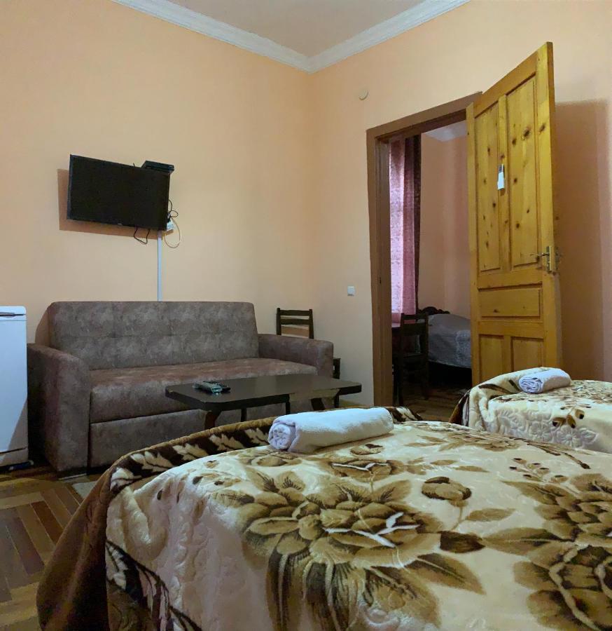 Hotel Kakhaberi Tetritskaro Bagian luar foto