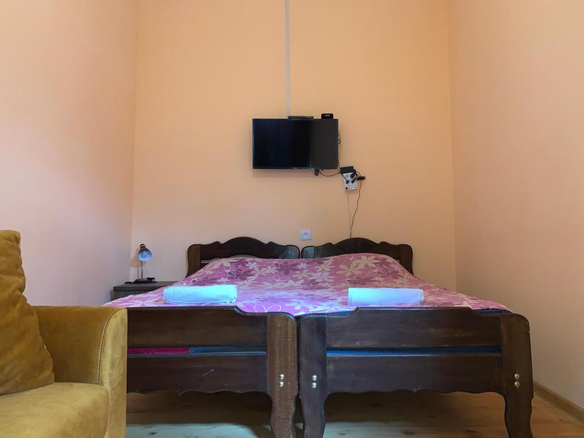 Hotel Kakhaberi Tetritskaro Bagian luar foto