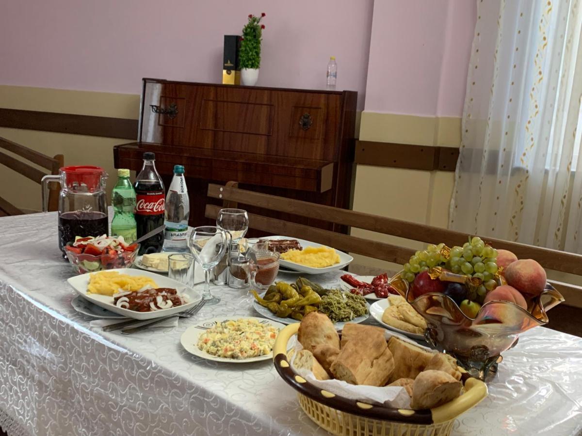Hotel Kakhaberi Tetritskaro Bagian luar foto