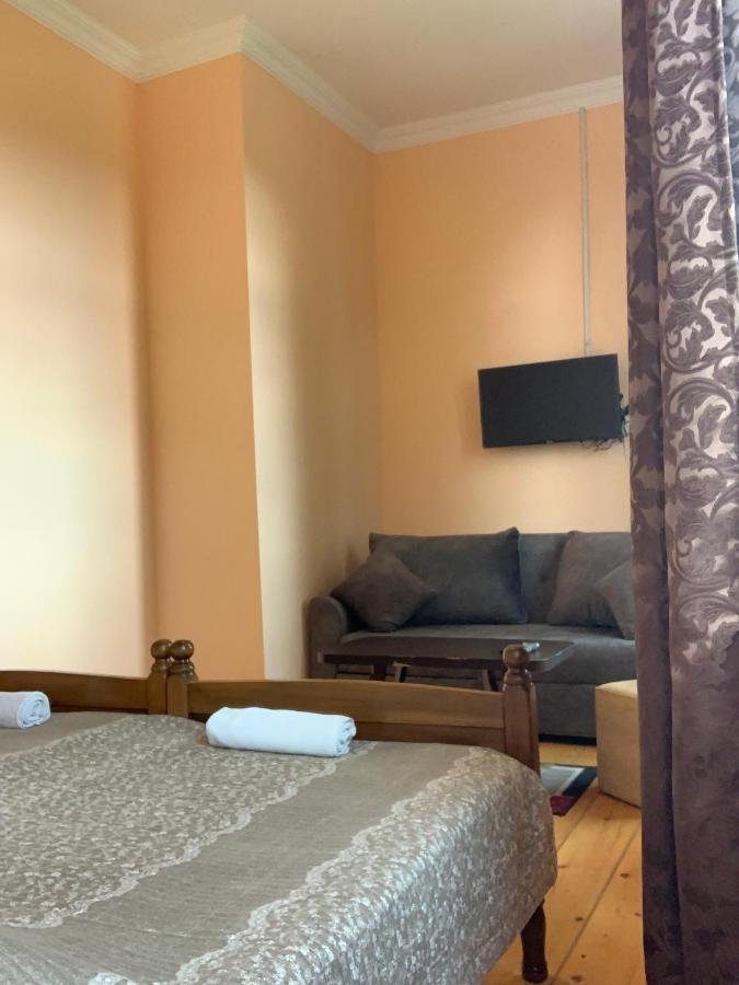 Hotel Kakhaberi Tetritskaro Bagian luar foto