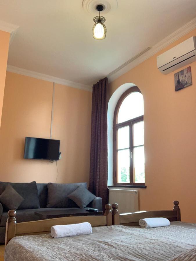 Hotel Kakhaberi Tetritskaro Bagian luar foto