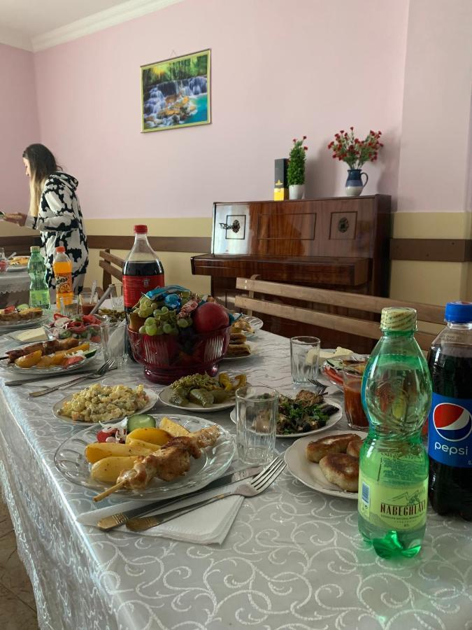 Hotel Kakhaberi Tetritskaro Bagian luar foto