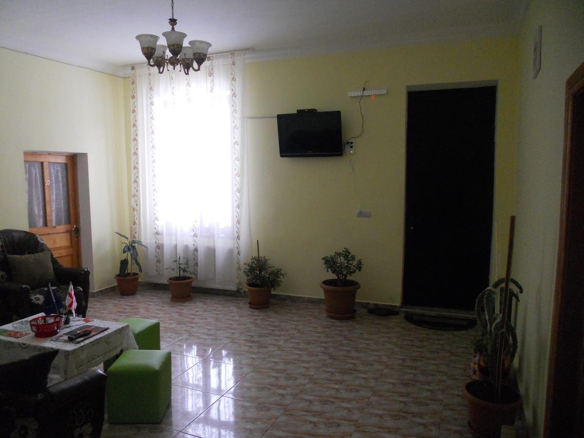 Hotel Kakhaberi Tetritskaro Bagian luar foto