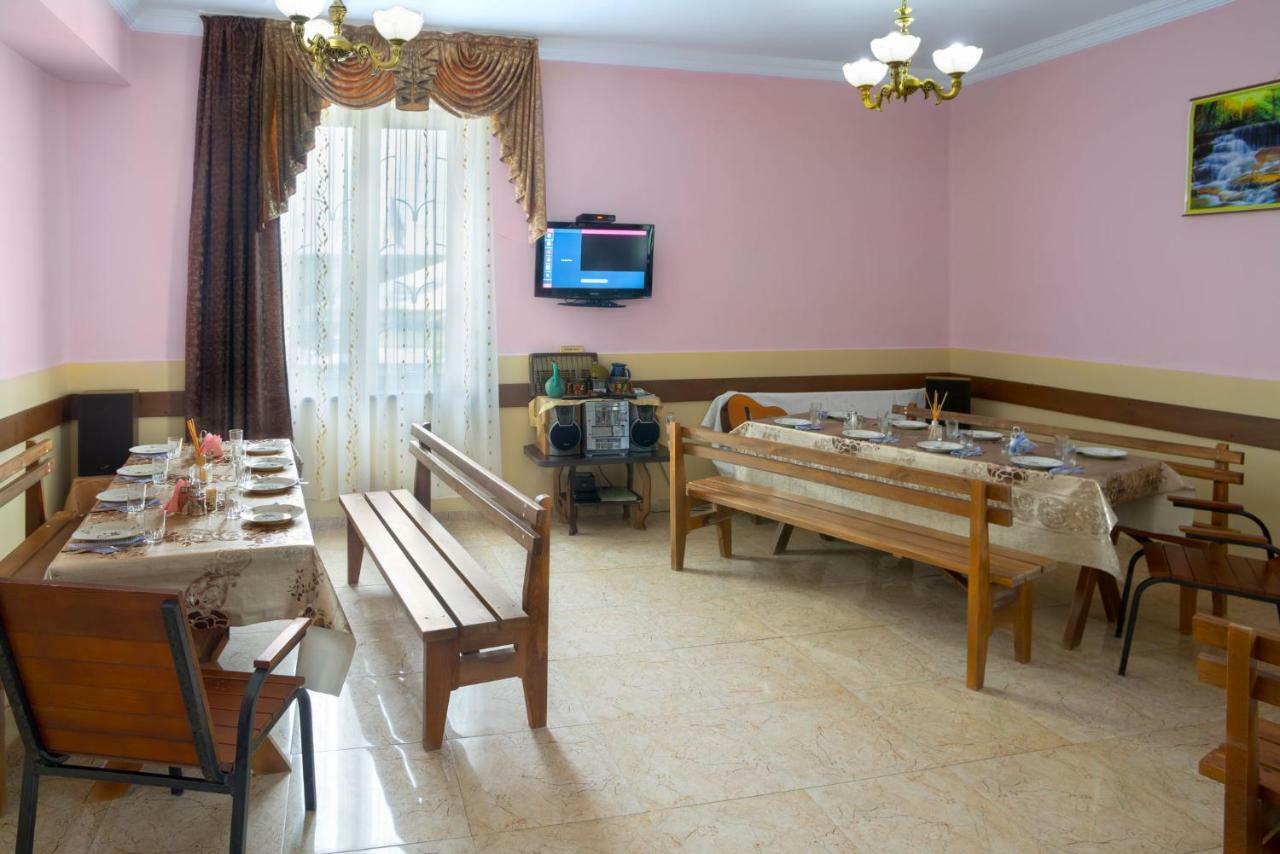 Hotel Kakhaberi Tetritskaro Bagian luar foto